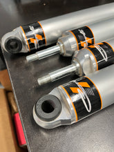 Load image into Gallery viewer, OPEN BOX - CARLI Ford SPEC 2.0" IFP 05-24 FORD F250/350 4X4 CARLI-SPEC 2.0" IFP 2.5" LIFT SHOCK PKG, FSP