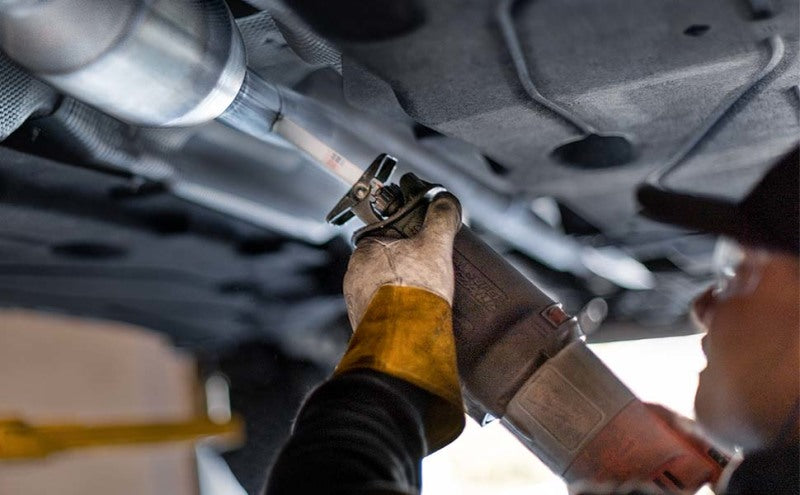 MagnaFlow Direct Fit Catalytic Converter 95-97 Toyota Landcruiser 4.5L/1996 Lexus LX 450 4.5L