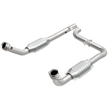 Load image into Gallery viewer, MagnaFlow Direct Fit Catalytic Converter 96-99 Ram 1500/2500/3500