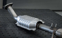 Load image into Gallery viewer, MagnaFlow Direct Fit Catalytic Converter 07-08 Escalade 6.2 Driver Side OEM